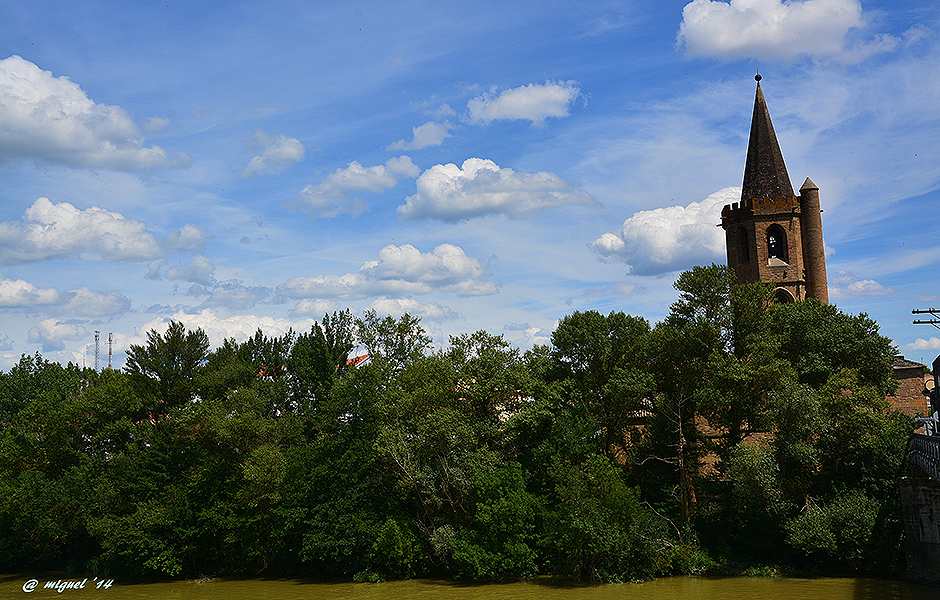 View of Sangüesa from the Aragon river