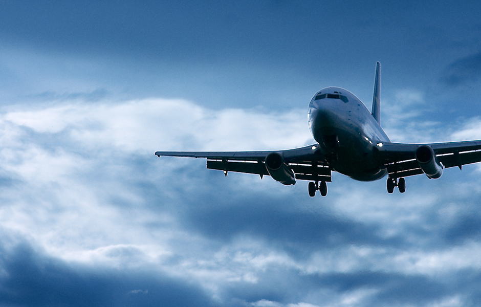 Avion dans les airs