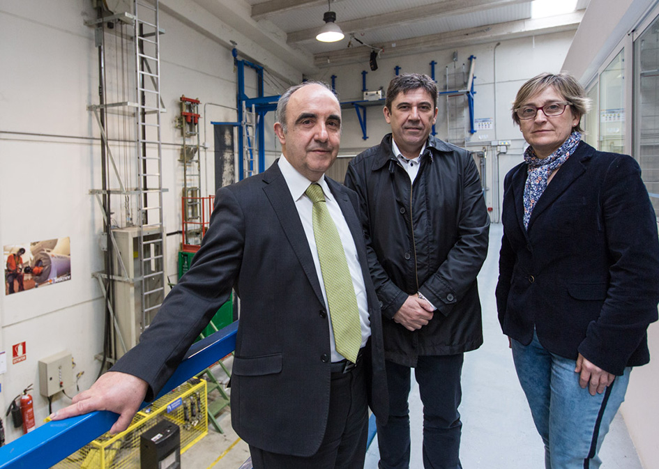 Santiago Pangua, gerente de Tesicnor, con representantes de Gesinor