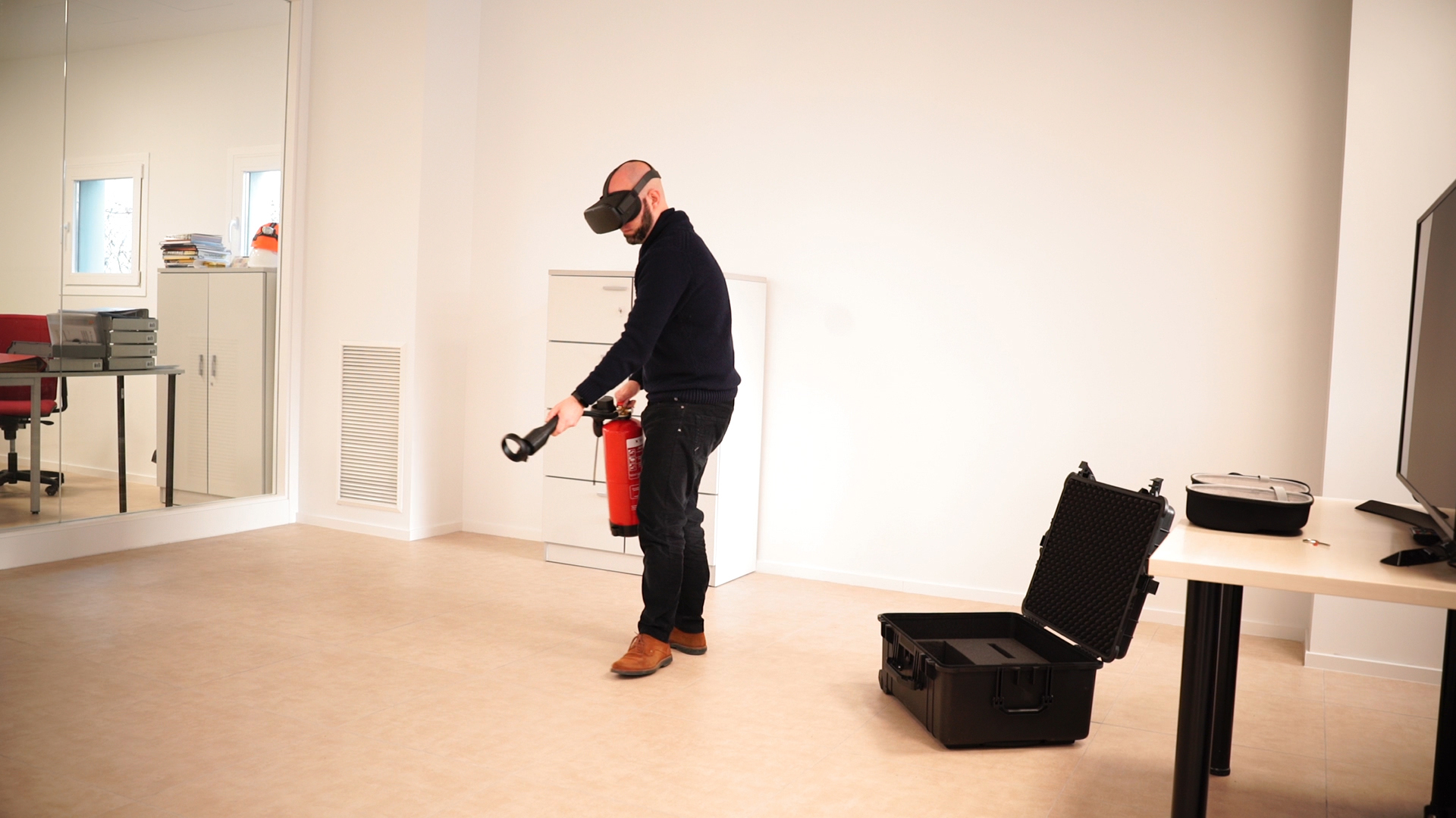 Luggage and fire extinguisher VR