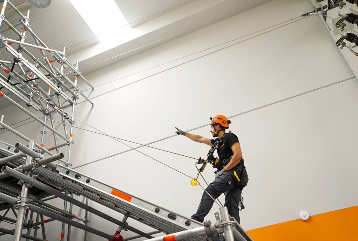 Curso TELCO trabajos en altura avanzado – Rescate y maniobras complejas. Formación TELCO trabajos en altura avanzado en andamios y torres.