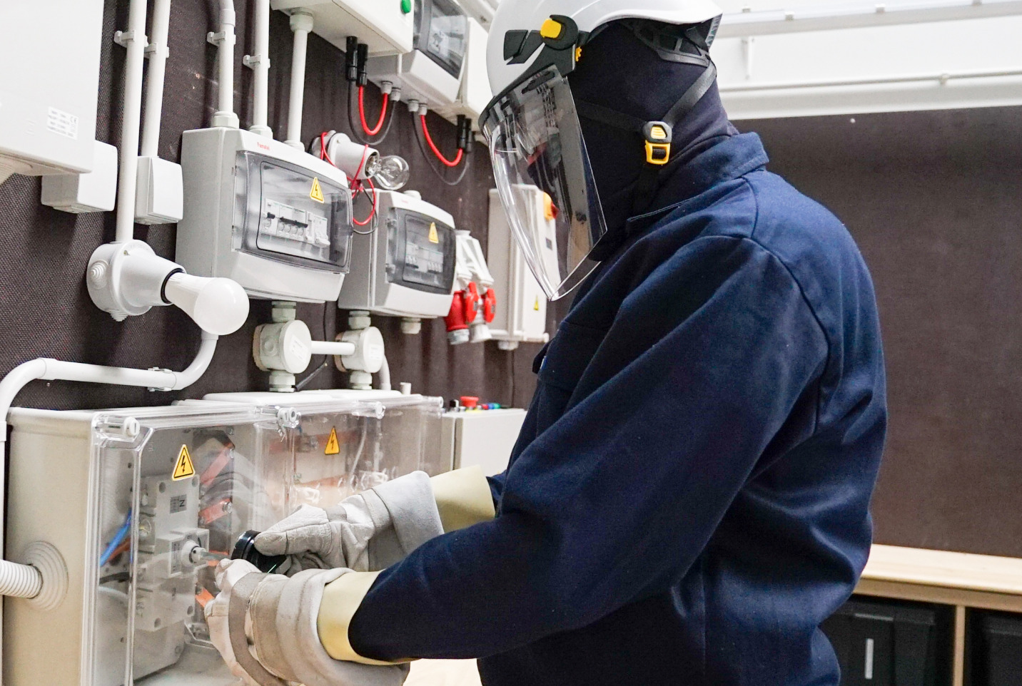 Curso TELCO riesgo eléctrico – Prácticas en instalaciones reales.