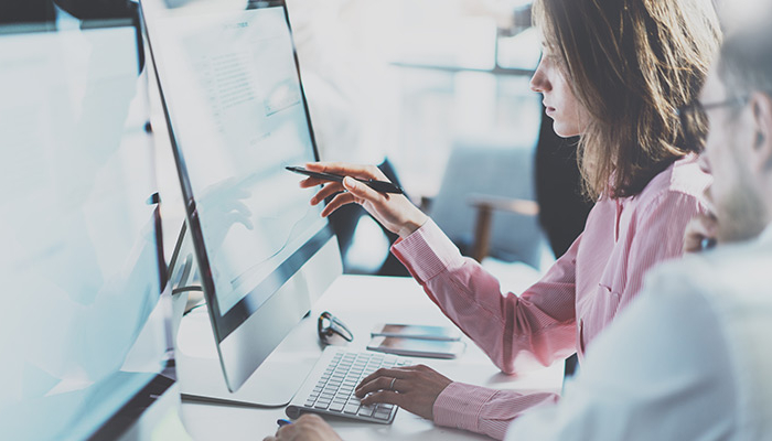 Equipo de tdoc en una reunión de trabajo reforzando la continuidad del servicio.