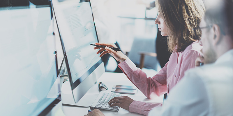 Equipo de tdoc en una reunión de trabajo reforzando la continuidad del servicio.